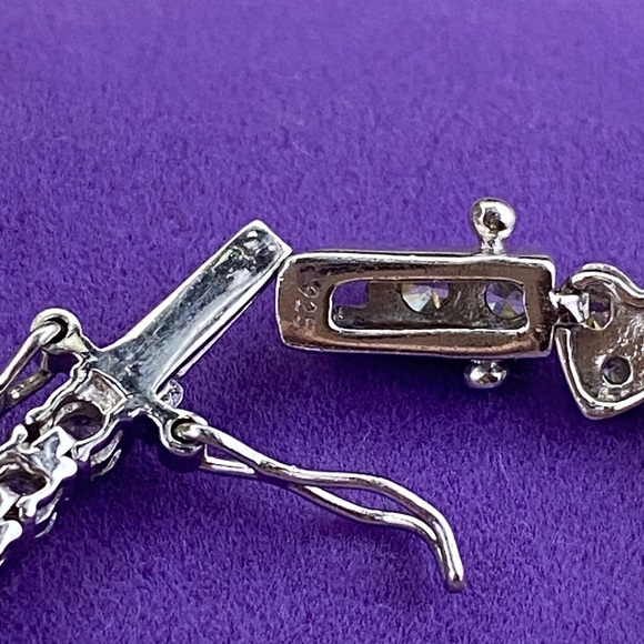 💛 Chic Sterling Silver CZ Heart Tennis Bracelet - Picture 3 of 7